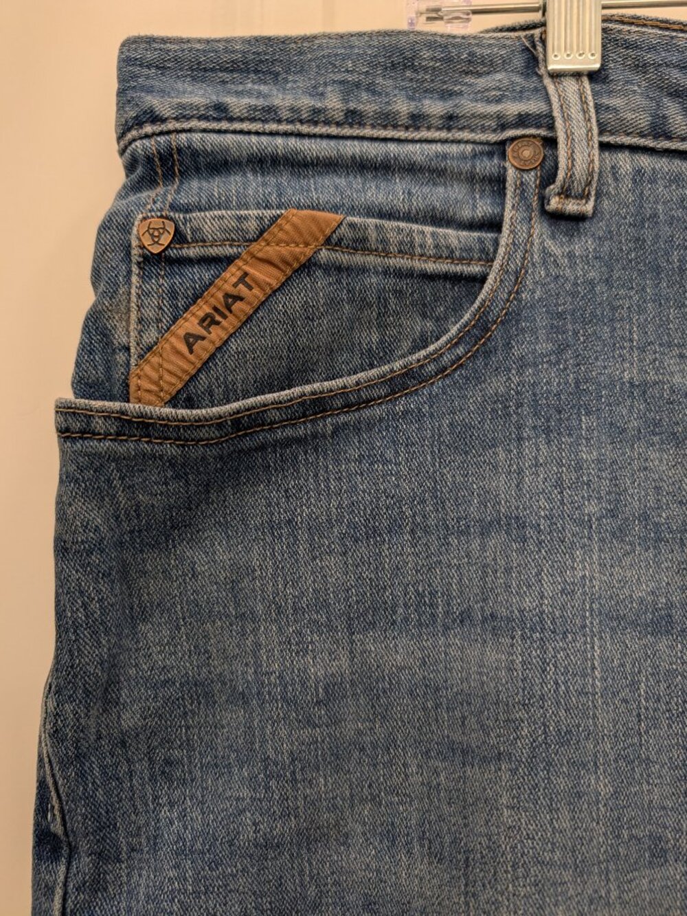 Ariat Mens 44x32 Legacy M4 Relaxed Bootcut Denim Jeans Medium Wash - Picture 6 of 8